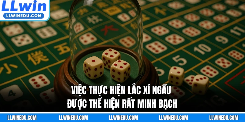 Việc thực hiện lắc xí ngầu được thể hiện rất minh bạch